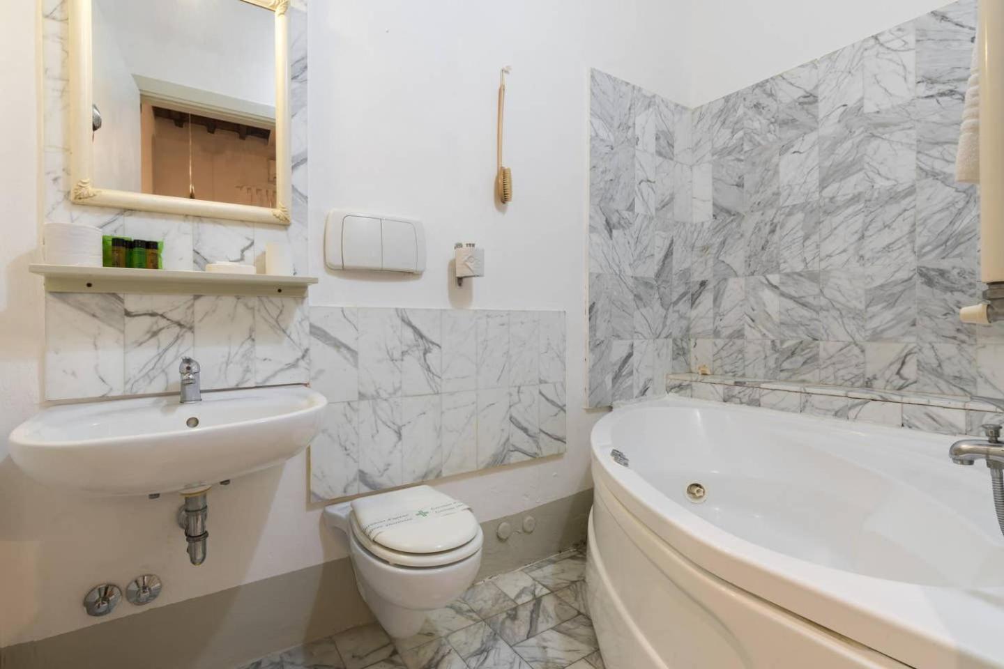 F4 - Santa Croce One Bedroom Flat 2 To 4 Guests Флоренция Экстерьер фото